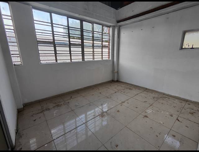 900M² WAREHOUSE TO LET IN JACOBS
